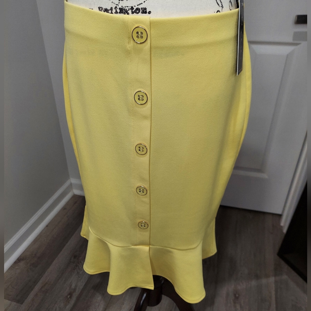 Medium - Yellow Skirt w/Ruffled Trim